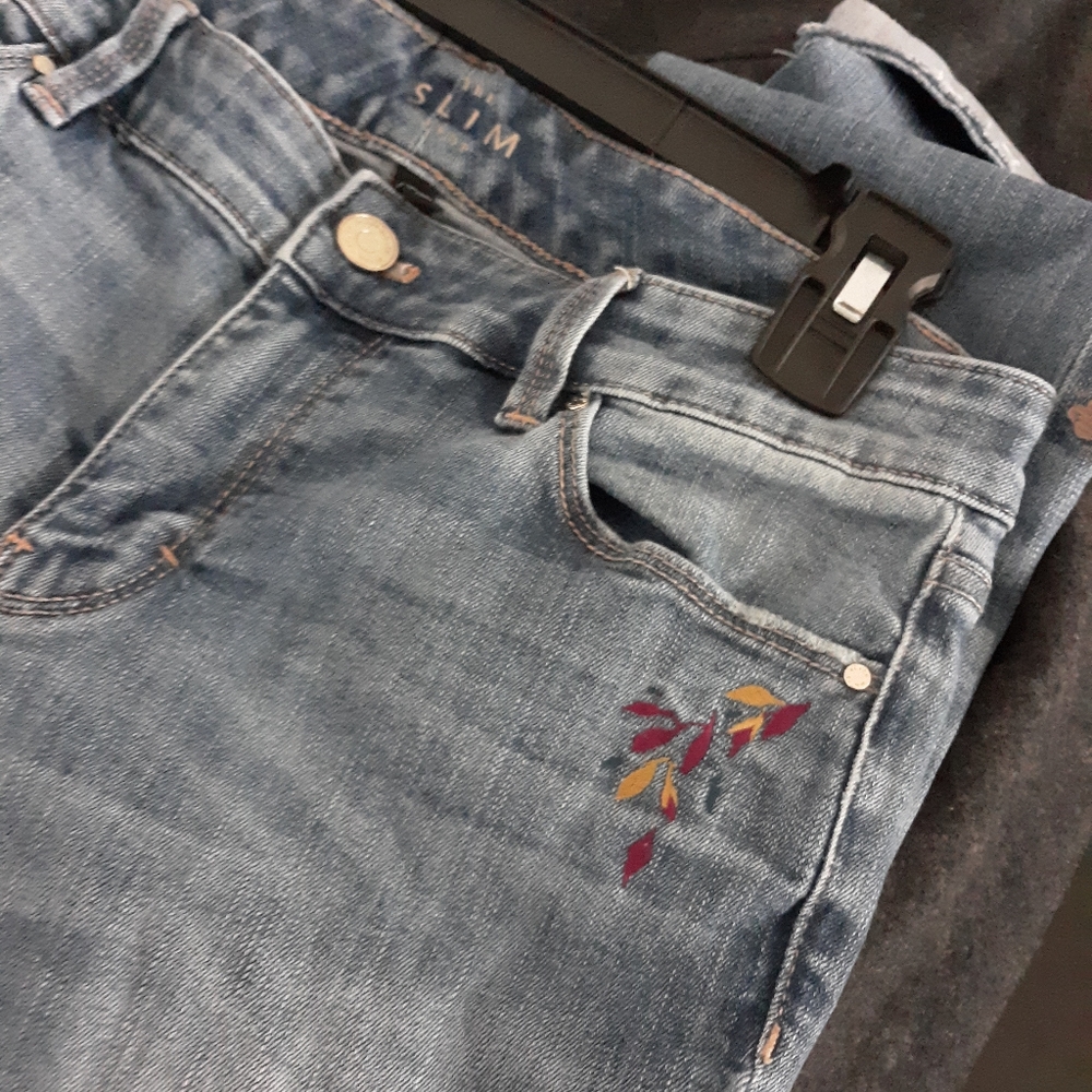 WHBM Slim Embroidered Crop Jeans - Picture 3 of 10